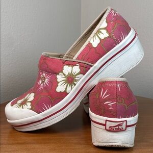 Dansko Vegan Volley Clogs Pink White Floral Fabric Slip Resistant Size 37(6.5-7)